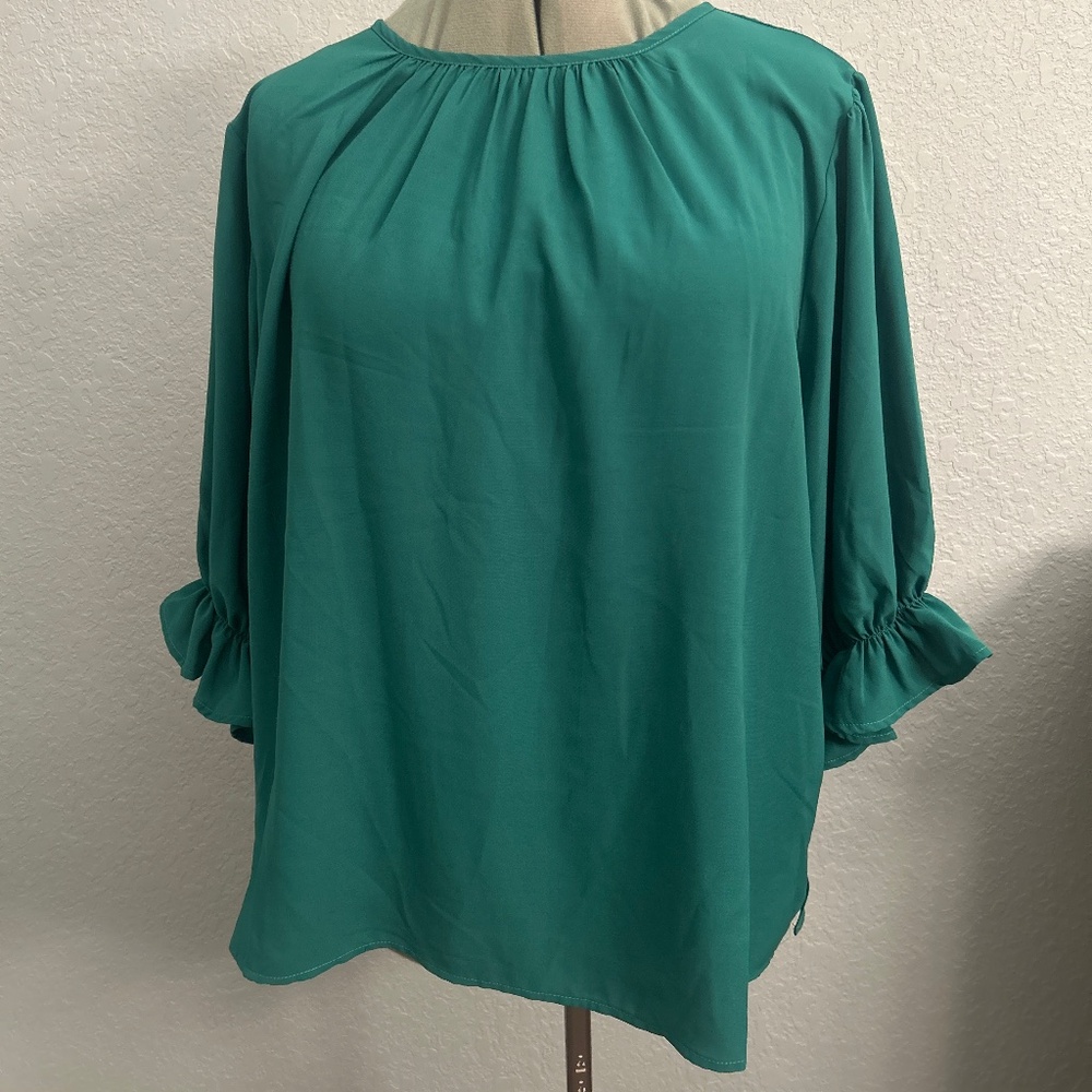 Green puff sleeve top